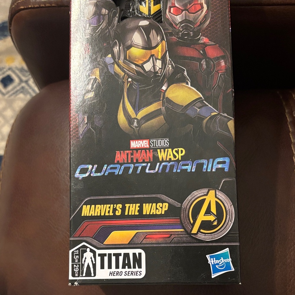 Captain America & The Wasp Marvel Action Figures - Red, Blue, Yellow, Black. NIB - Picture 5 of 5